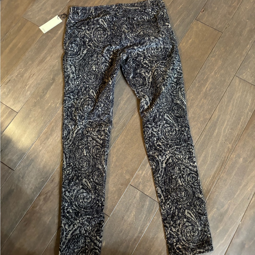 NWT Ecru size 6 stretch fine wale corduroy pants.